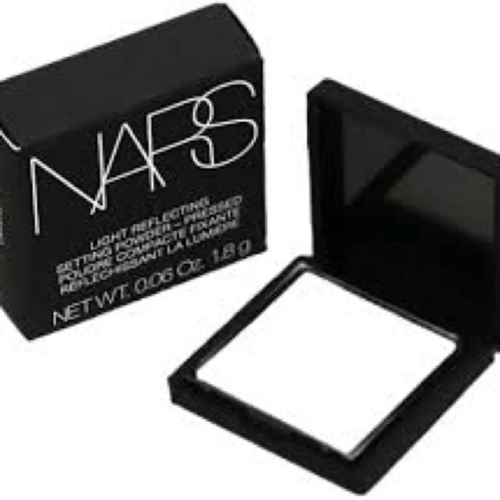 NARS Translucent Setting Powder - - Picture 2 of 7